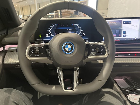 BMW i5 14 of 18