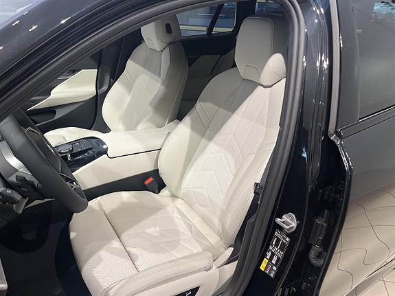 BMW i5 9 of 18