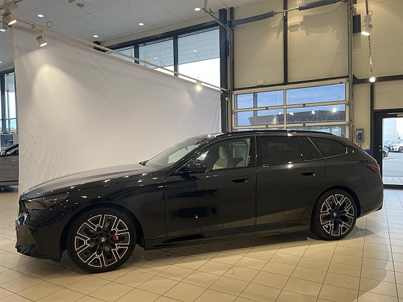 BMW i5 2 of 18