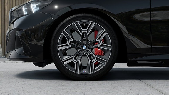 BMW i5 7 of 13
