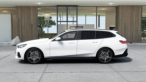 BMW i5 4 of 13