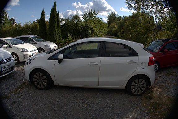 Kia Rio 2 of 7