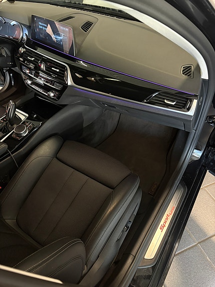 BMW 520d 3 of 6