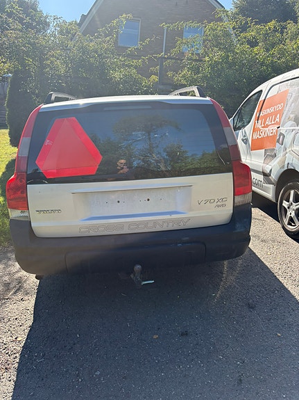 Volvo XC70 2 of 8