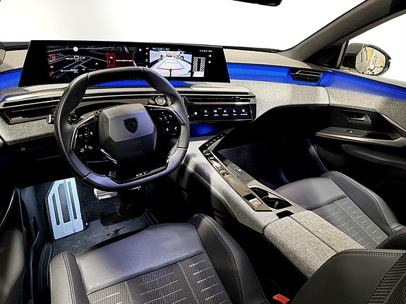 Peugeot e-5008 3 of 14