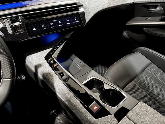 Peugeot e-5008 12 of 14