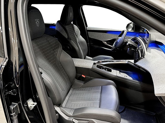 Peugeot e-5008 13 of 14