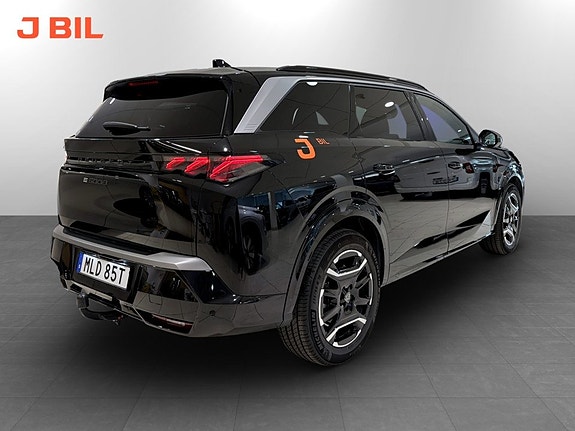 Peugeot e-5008 2 of 14