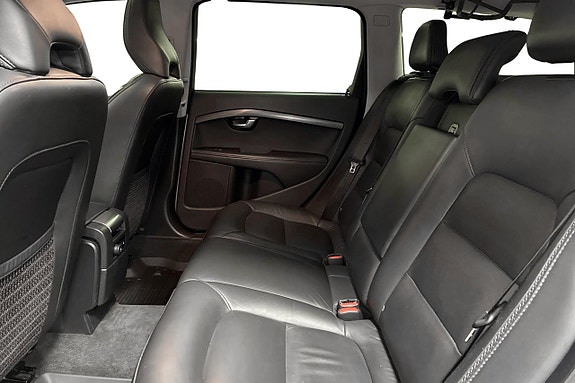 Volvo XC70 17 of 28