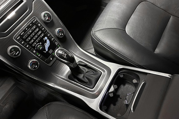 Volvo XC70 16 of 28