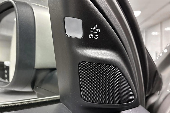 Volvo XC70 21 of 28