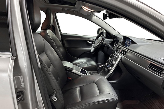 Volvo XC70 13 of 28