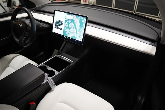 Tesla Model Y 11 of 24