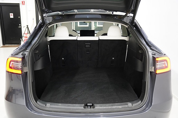 Tesla Model Y 23 of 24