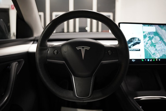 Tesla Model Y 13 of 24