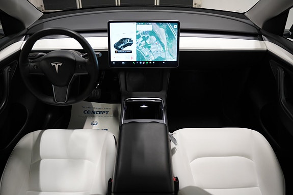 Tesla Model Y 12 of 24