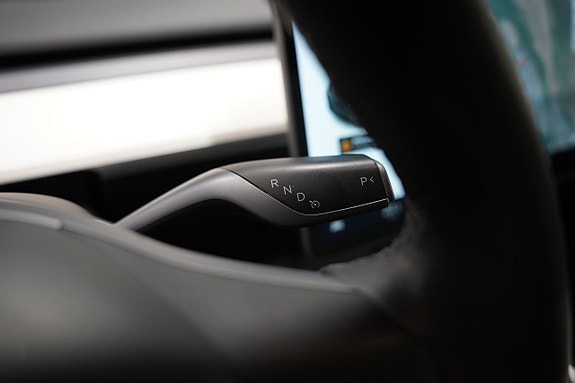 Tesla Model Y 14 of 24
