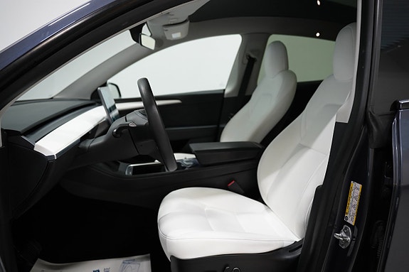 Tesla Model Y 8 of 24