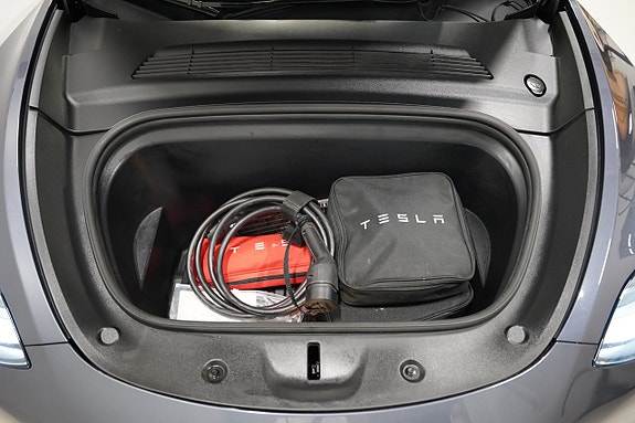 Tesla Model Y 22 of 24