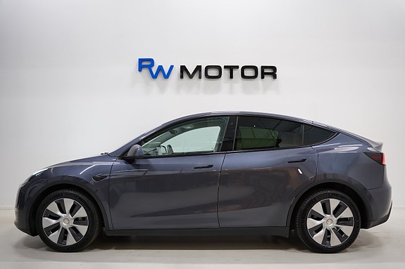 Tesla Model Y 4 of 24