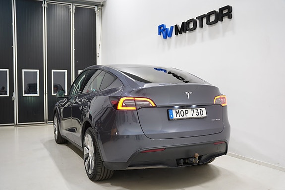 Tesla Model Y 5 of 24