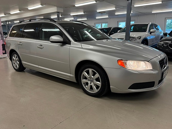 Volvo V70 11 of 26