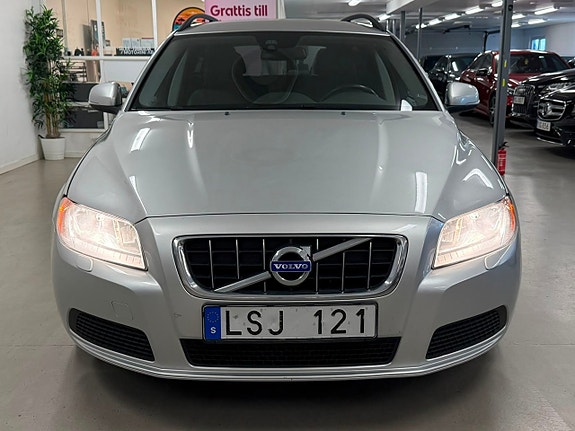 Volvo V70 2 of 26