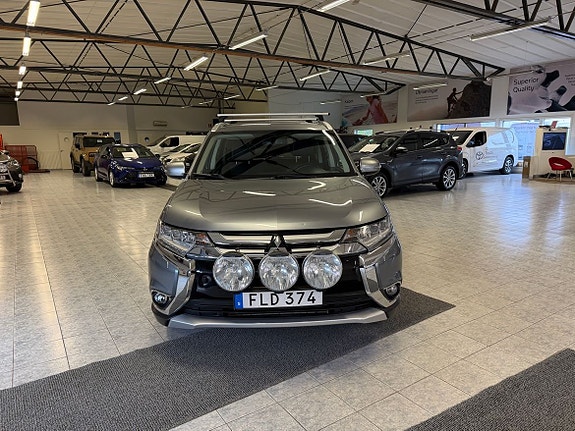Mitsubishi Outlander 2 of 12