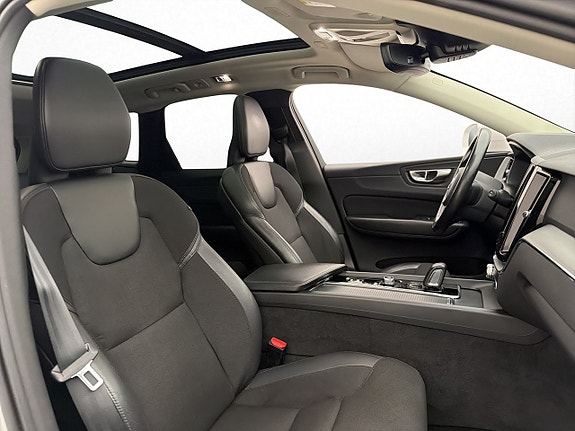 Volvo XC60 10 of 30