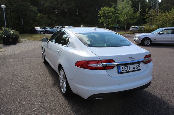 Jaguar XF 4 of 7