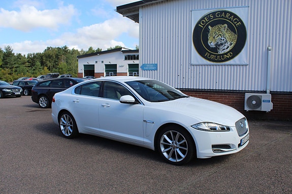 Jaguar XF 2 of 7
