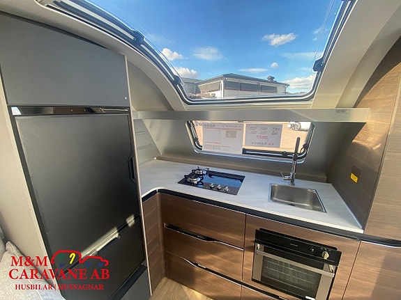 Adria ALPINA 663 HT Queenbed 2 of 7