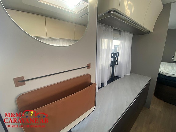 Adria ALPINA 663 HT Queenbed 4 of 7
