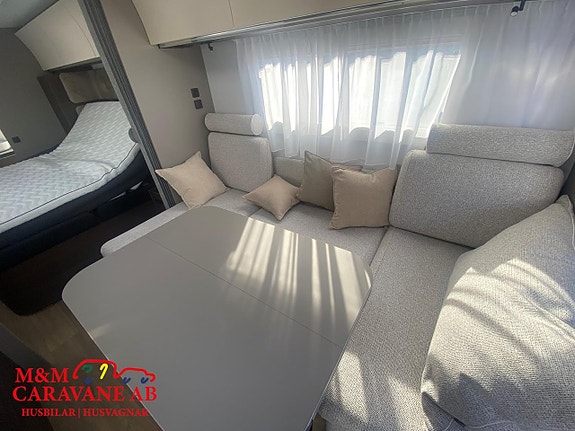 Adria ALPINA 663 HT Queenbed 3 of 7