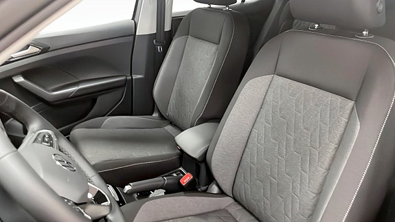 Volkswagen T-Cross 8 of 13