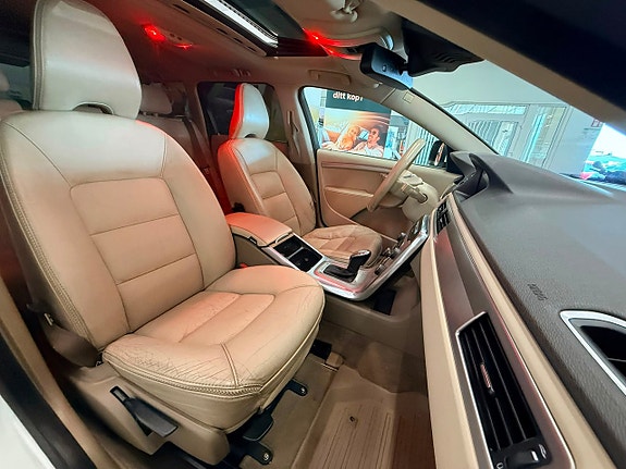 Volvo XC70 11 of 20
