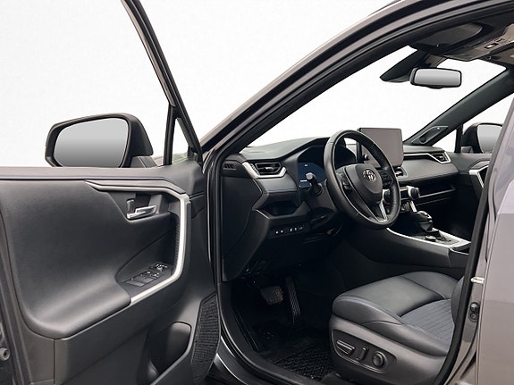 Toyota RAV4 9 of 30