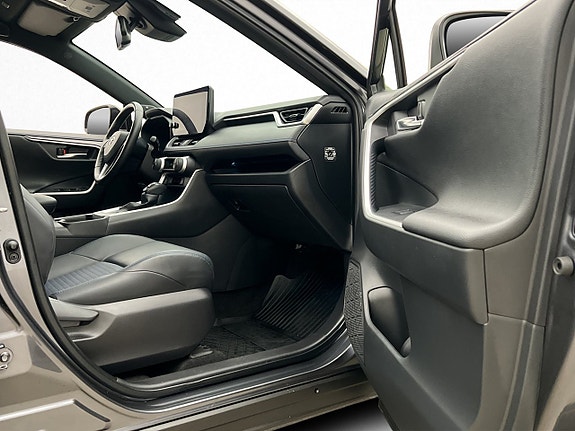 Toyota RAV4 24 of 30