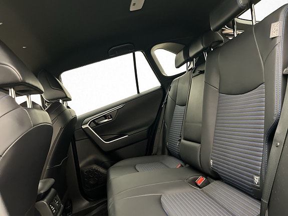 Toyota RAV4 25 of 30