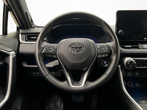 Toyota RAV4 12 of 30