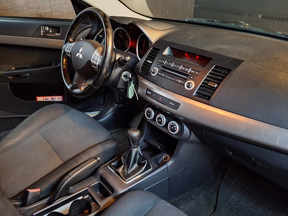 Mitsubishi Lancer 3 of 8