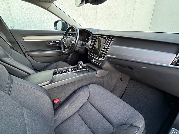 Volvo V90 Cross Country 8 of 25