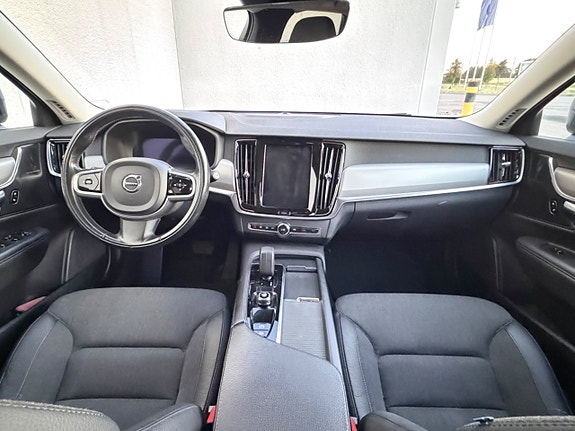Volvo V90 Cross Country 9 of 25