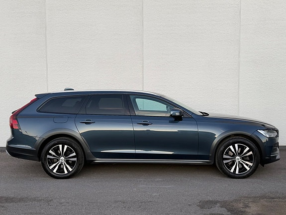 Volvo V90 Cross Country 7 of 25