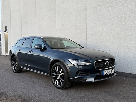 Volvo V90 Cross Country 2 of 25