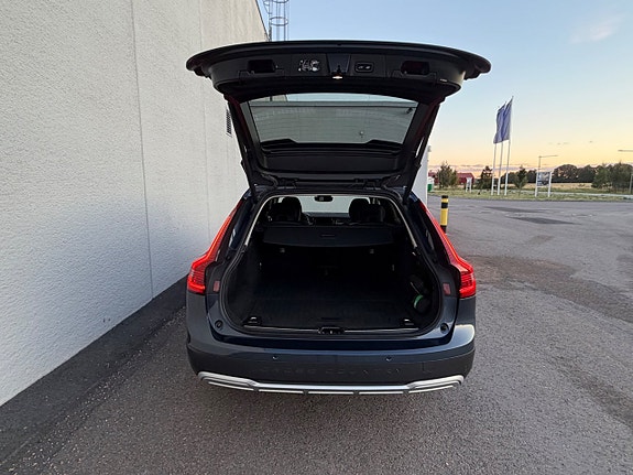Volvo V90 Cross Country 21 of 25