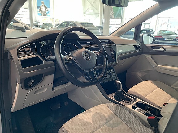 Volkswagen Touran 9 of 15