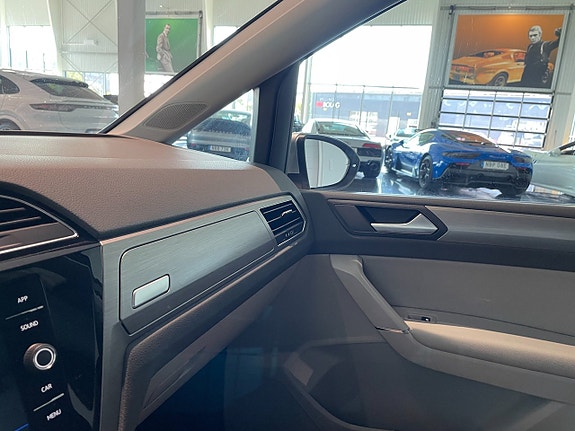 Volkswagen Touran 13 of 15