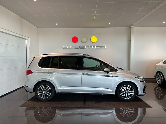Volkswagen Touran 2 of 15