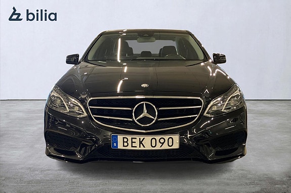 Mercedes-Benz E220 2 of 23